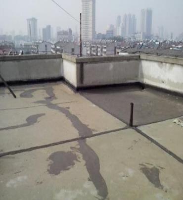 淄博市漏水维修 楼顶漏水是什么原因，楼顶漏水维修方法是什么?